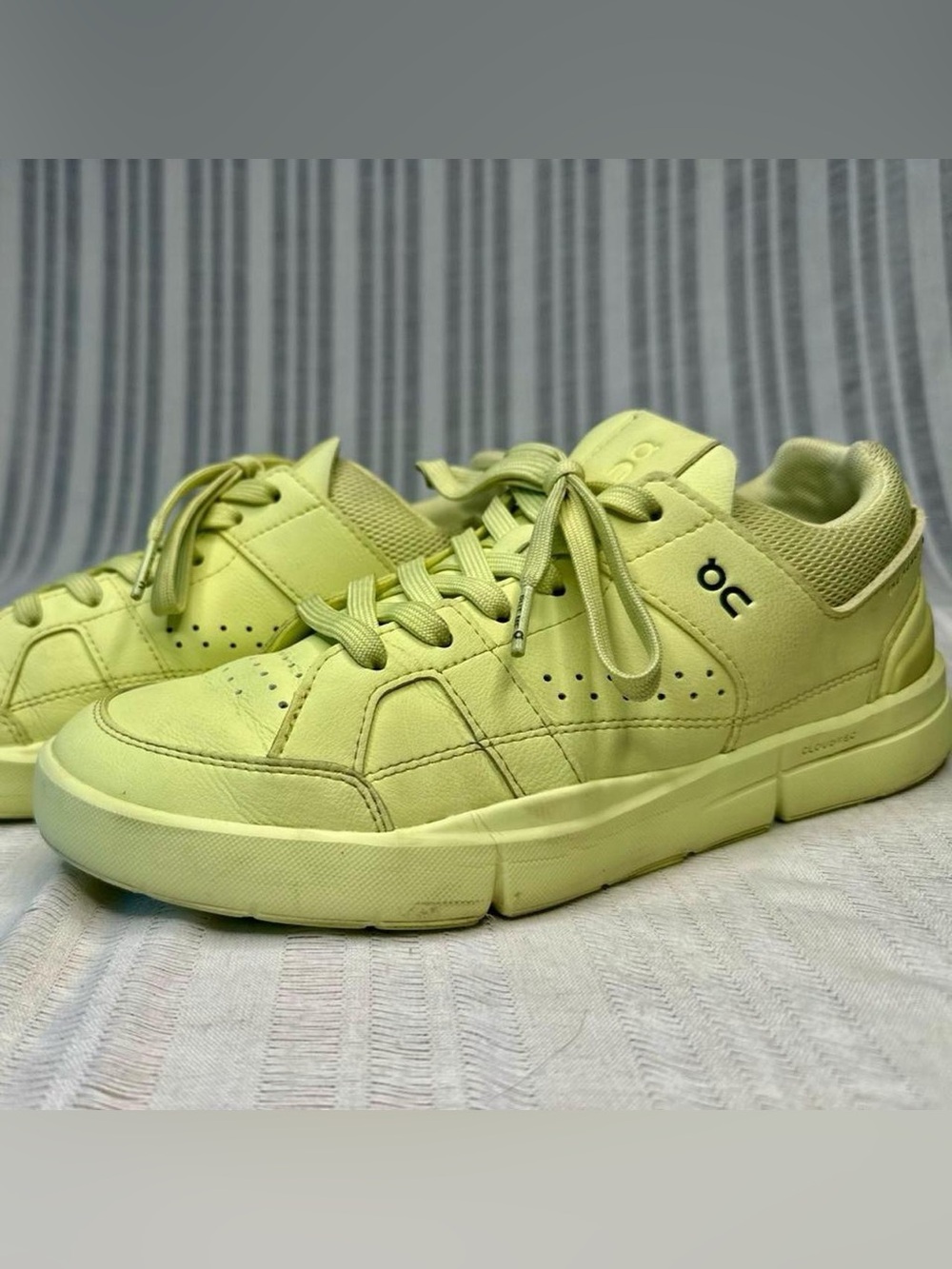 On The Roger Clubhouse Hay Low Top Sneakers
